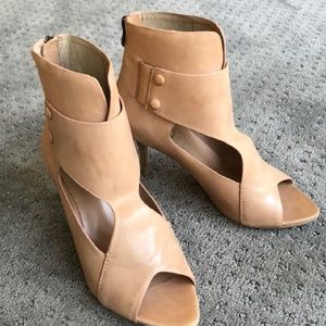 Gorgeous Max Studio high heeled summer booties